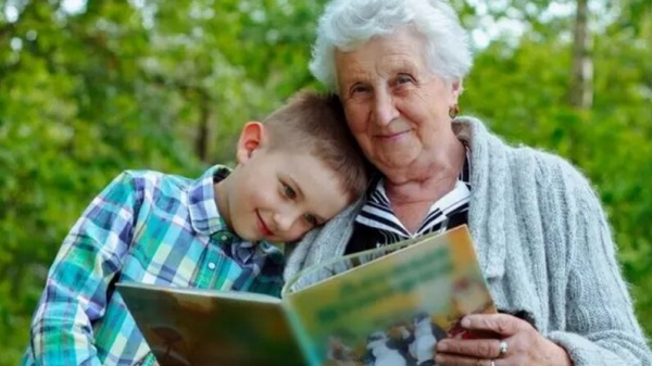 Крымским прабабушкам и прадедушкам положена доплата к пенсии за правнуков, которые находятся у них на иждивении