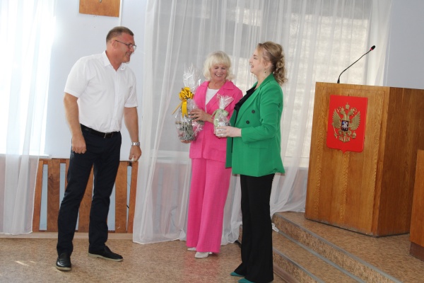 Олег Водопьянов провел внеочередное заседание сессии Ленинского районного совета