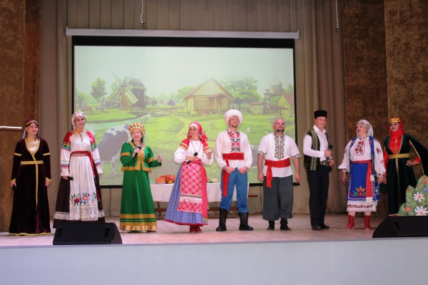 В Районном Доме культуры «Горизонт» прошло торжественное собрание, посвященное Дню народного единства