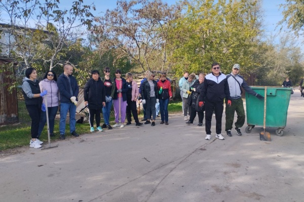 2 ноября в Ленинском районе, в рамках проекта партии "Единая Россия" "Чистый Крым" прошел общекрымский субботник