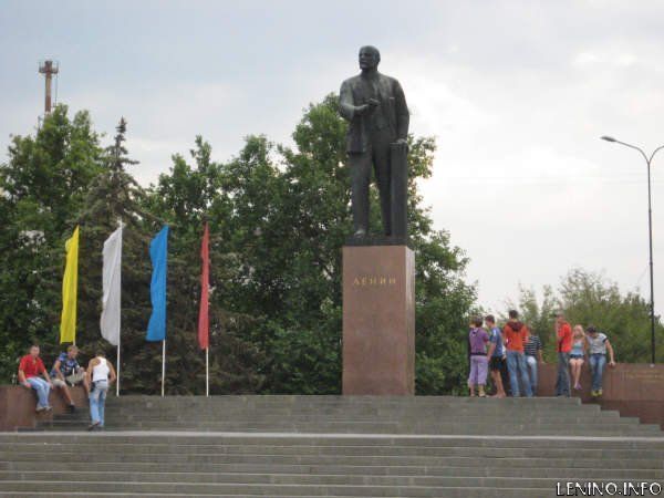 В Симферополе проведут опрос, нужно ли сносить памятник Ленину
