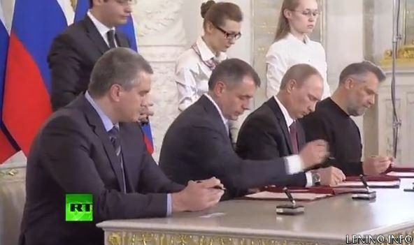 Крым и Севастополь подписали соглашение о вступлении в Россию