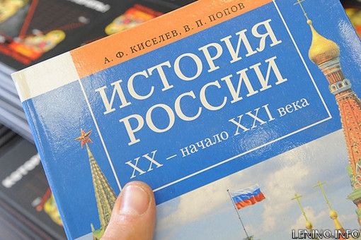 Все школьники в Ленинском районе полностью обеспечены российскими учебниками