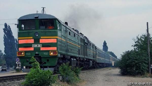 Пустили два поезда через Харьков из Крыма в Москву