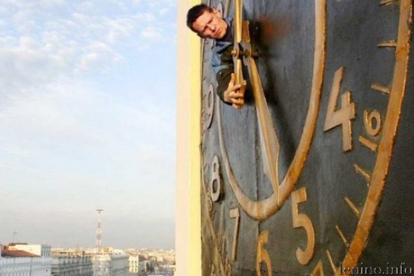 В ночь на 26 октября стрелки часов в Крыму будут переведены на час назад