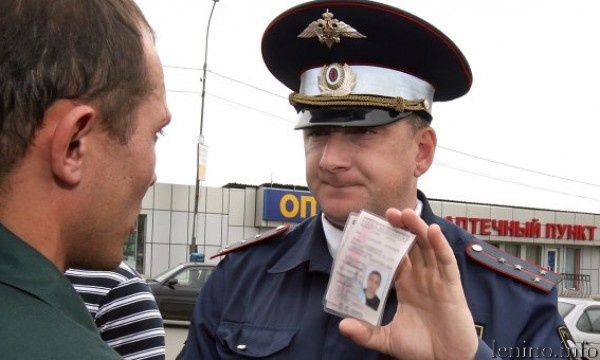 В Крыму продлят срок обмена водительских удостоверений на 2 года