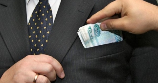 В Крыму уволили более 60 чиновников-коррупционеров