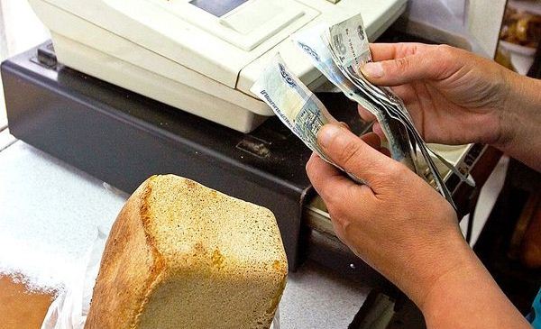 100 рублей для малоимущих крымчан на приобретение хлеба