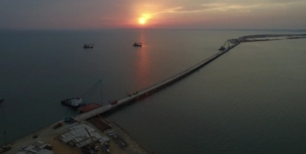Готов первый из трех рабочих мостов для строительства Керченского перехода