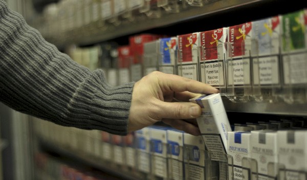 С 1 января 2016 года подорожают пиво и сигареты, но подешевеют очки