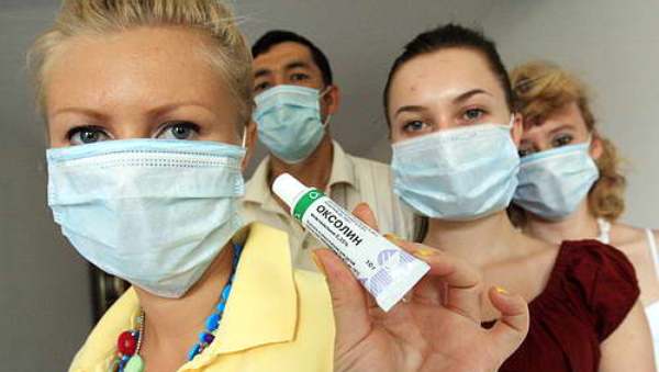 Крымчане жалуются на дефицит медицинских масок и оксолиновой мази в аптеках