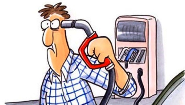 Нефть против бензина: почему одно дешевеет, а другое – дорожает?