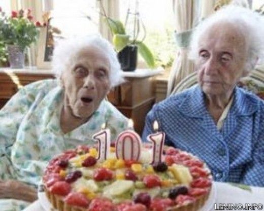 Крымские чиновники решили "стимулировать" долгожителей деньгами