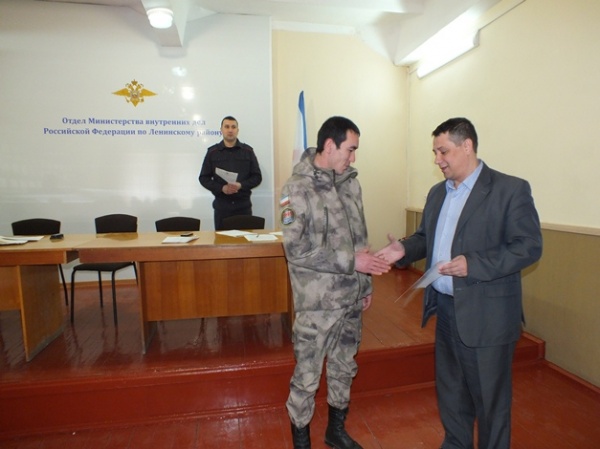 За помощь полиции в задержании подозреваемых в разбое боец  народного ополчения Ленинского района поощрен правами Министра внутренних дел по Республике Крым