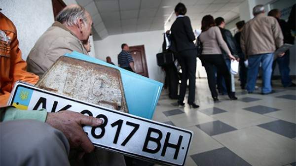 Срок перерегистрации украинских автономеров для крымчан продлевать не будут