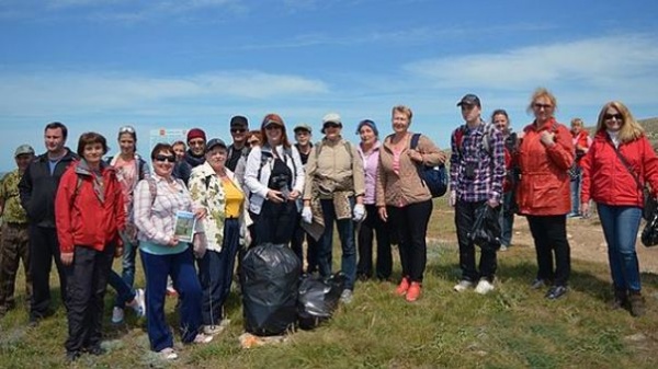На мыс Казантип «высадился» экологический десант для уборки бухт заповедника