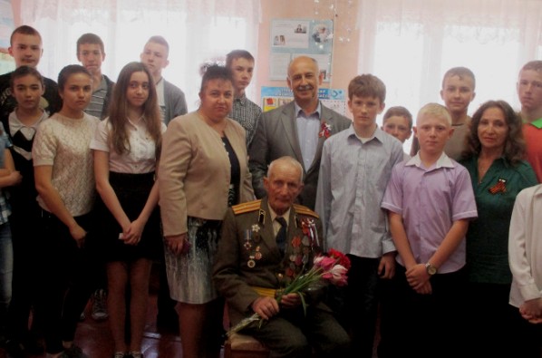 Александр Хохлов посетил Литературный час «Идет весна победным маем»