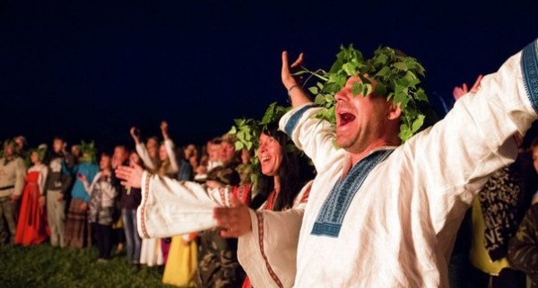 "Мидсаммер" - день летнего солнцестояния.