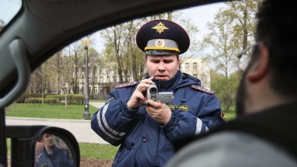 Госавтоинспекция призывает крымчан записывать на видео общение с сотрудниками службы