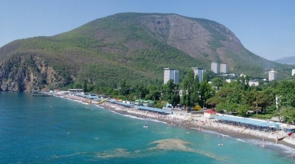 Госсовет Крыма запретил сделки с недвижимостью в 100 метрах от берега