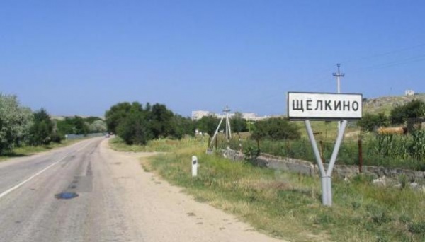 Глава администрации Щелкино уклоняется от общения со следователями