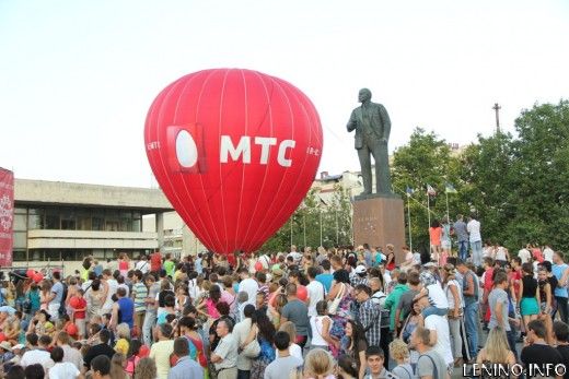 В Симферополе грандиозно отпраздновали юбилей МТС в Украине (видео)