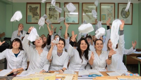 Выпускники крымских вузов, которые учатся на "бюджете", должны будут отрабатывать три года в республике