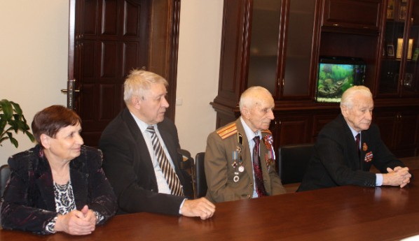 Глава Администрации Ленинского района встретился с ветеранами