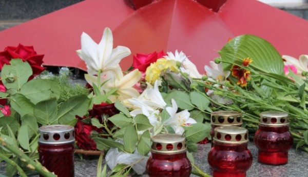 В Ленинском районе состоялось возложение цветов, посвященное Дню памяти и скорби