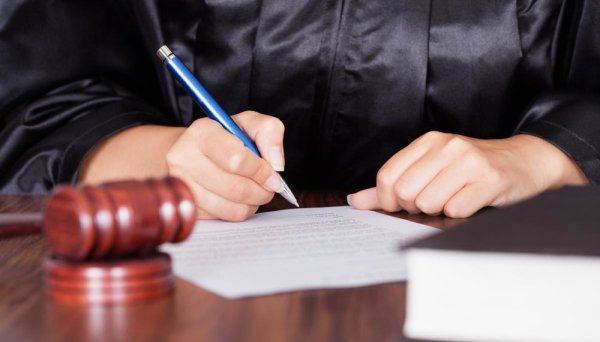 Верховный суд запретил отключать коммунальные услуги за долги