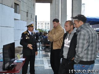 Контрактникам Крыма предлагают 3000 гривен, а также жилье и страховку