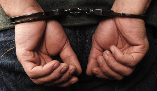 В Ленинском районе гражданин Узбекистана едва не застрелил полицейского