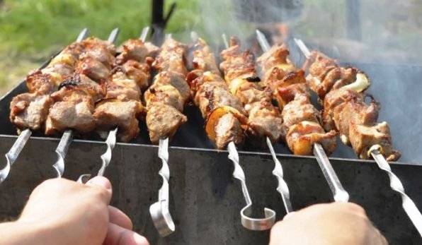 На майские праздники в Крыму запретили лесные пикники с шашлыками