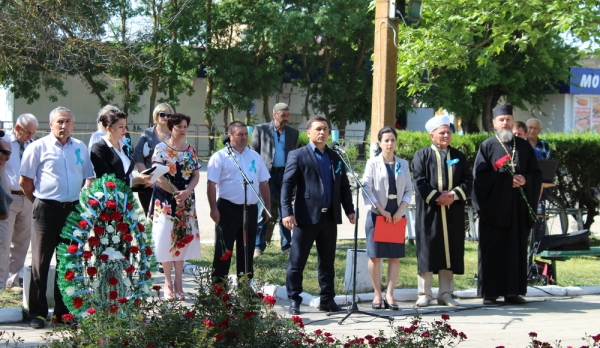 В Ленинском районе состоялось траурное собрание и возложение цветов, приуроченное ко Дню памяти жертв депортации народов из Крыма