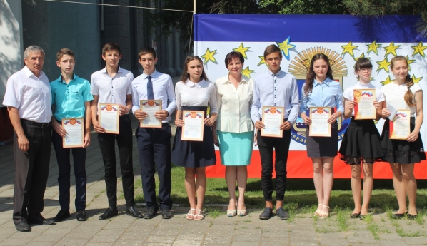 В пгт Ленино состоялась церемония награждения победителей и призеров республиканских конкурсов и соревнований «Звездная россыпь»
