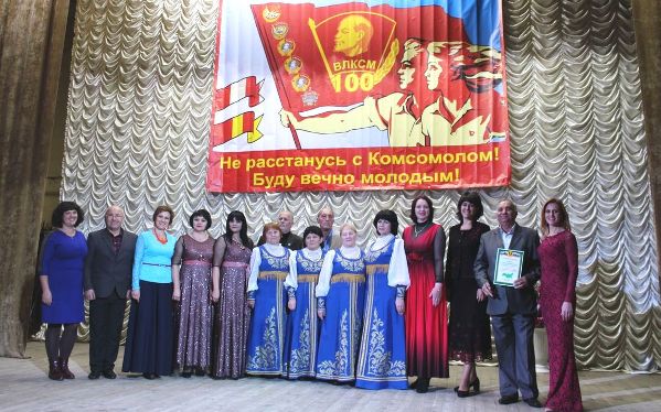 В пгт Ленино прошло торжественное собрание, посвященное 100-летию ВЛКСМ