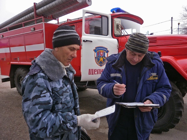 Сотрудники ГКУ РК «Пожарная охрана Республики Крым» продолжают проводить подворовые обходы