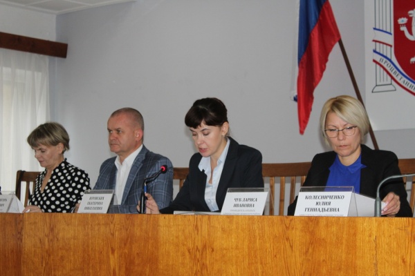 Екатерина Юровских провела расширенное аппаратное совещание и заседание коллегии при Администрации Ленинского района