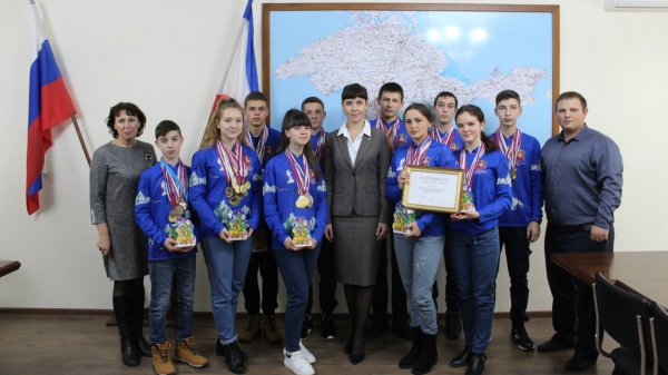 В Администрации Ленинского района прошла торжественная церемония награждения сборной команды по спортивному туризму