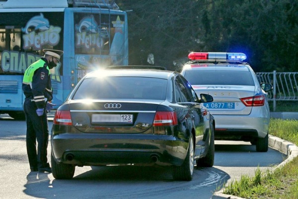 В Крыму разъяснили использование личных авто во время самоизоляции
