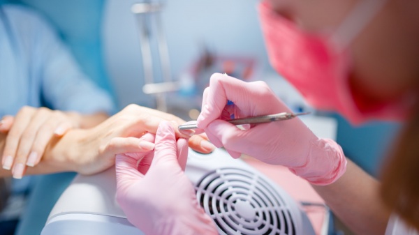 Предприятия и магазины, которые возобновят работу в Крыму с 1 мая, обязаны полностью соблюдать режим повышенной готовности