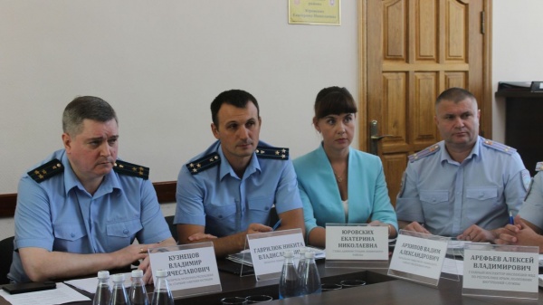 В Администрации Ленинского района состоялся выездной прием граждан заместителем прокурора Республики Крым