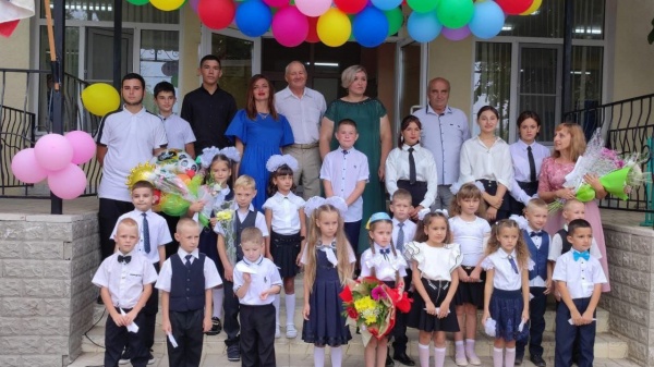 В школах Ленинского района прошли праздничные линейки, посвященные Дню знаний