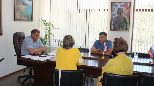 Глава Администрации Ленинского района Республики Крым Захар Щегленко провел личный прием граждан