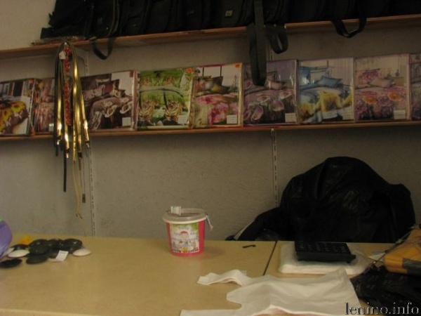 «Одежда-обувь»  — ул.Пушкина, напротив районного суда