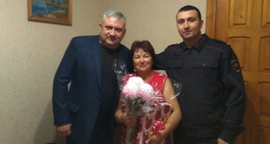 Полицейские и общественники Ленинского района посетили вдов и матерей погибших сотрудников при исполнении служебных обязанностей