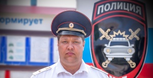НАЧАЛЬНИК ГОСАВТОИНСПЕКЦИИ ЛЕНИНСКОГО РАЙОНА ПРИЗЫВАЕТ ВОДИТЕЛЕЙ К БЕЗОПАСНОЙ ПЕРЕВОЗКЕ ДЕТЕЙ В АВТОМОБИЛЯХ
