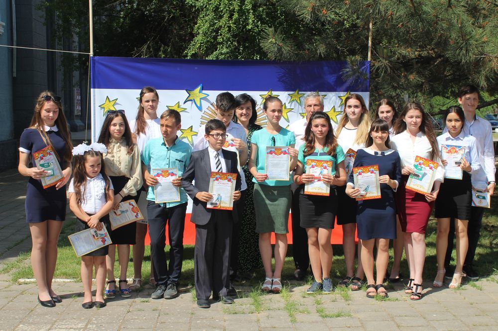 В пгт. Ленино состоялась церемония награждения победителей и призеров республиканских конкурсов и соревнований «Звездная россыпь»