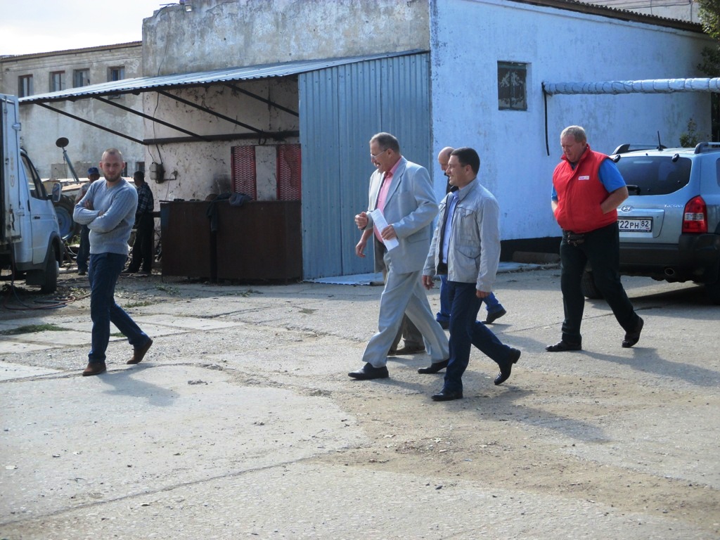 Заместитель Главы Администрации Ленинского района осуществил выезд в с. Калиновка на предприятие ООО «СП Золотой Колос»