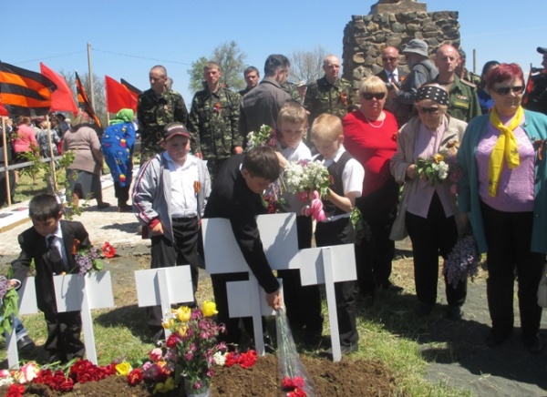 торжественное перезахоронение останков защитников и освободителей Керченского полуострова